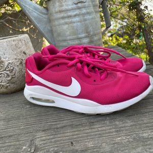 Nike girls tennis’s shoes